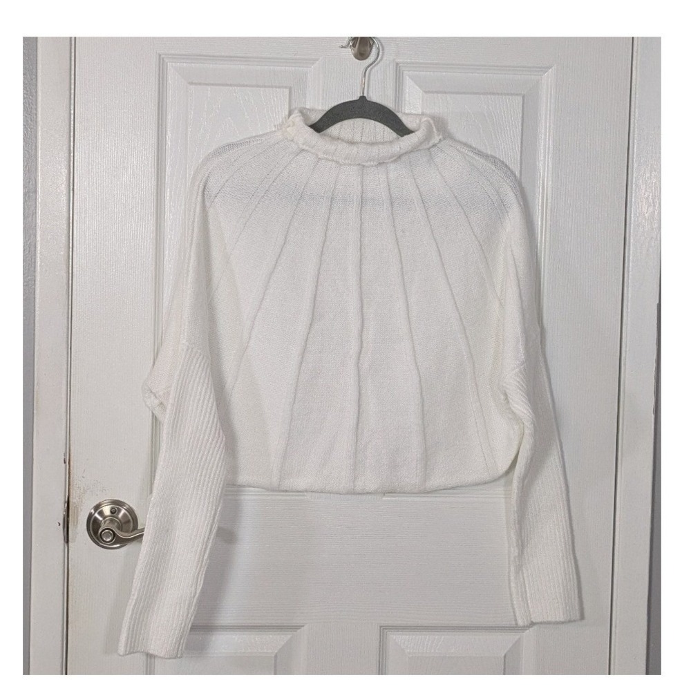 NWT Mica's White Knit Cropped Sweater Ribbed Mock Neck Long Sleeve Size M